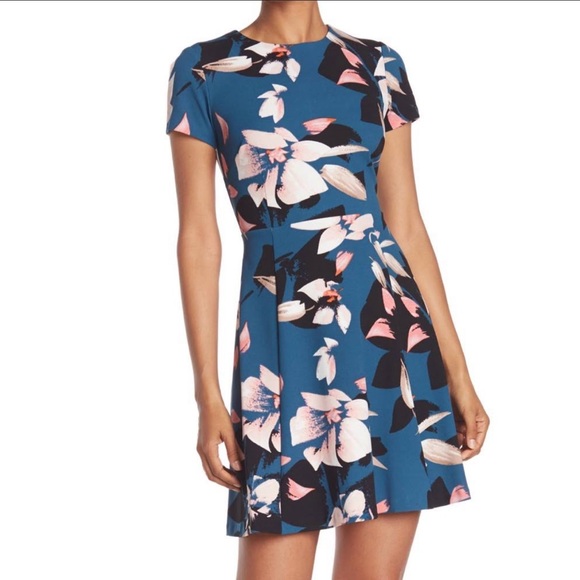 Vince Camuto Abstract Floral Short Sleeve Scuba Dress - Picture 1 of 5